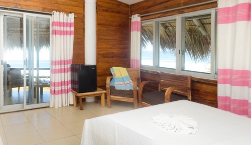 Habitación estándar doble, 2 camas dobles, vistas al mar