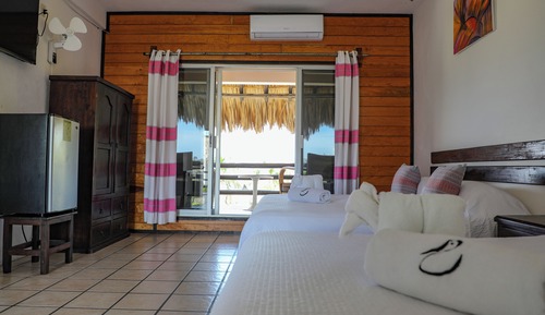 Standard room with sea view, 2 king beds