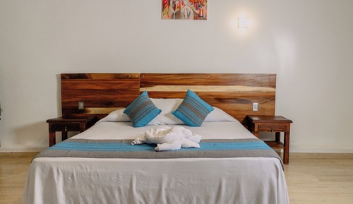 Habitación estándar, una cama king, jacuzzi, vista al mar
