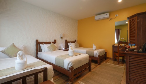 Habitación triple Deluxe, en la zona del jardín