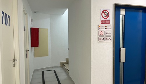 Habitación superior, vistas a la ciudad, en una planta alta