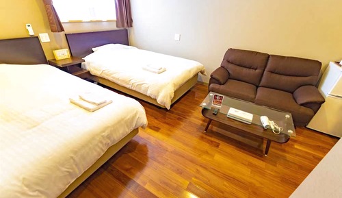 Habitación básica con 2 camas individuales (In Building B and C)
