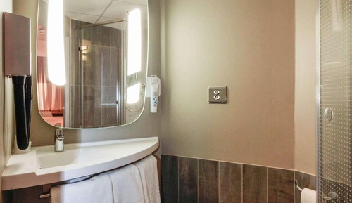 Habitación triple, varias camas