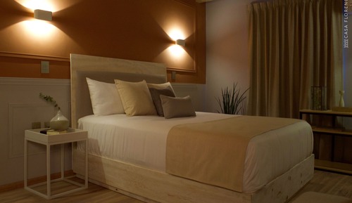 Deluxe Room, 1 Queen Bed (Berry)