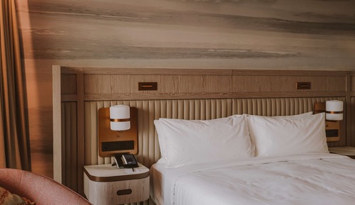 Habitación superior, 1 cama de matrimonio grande, balcón