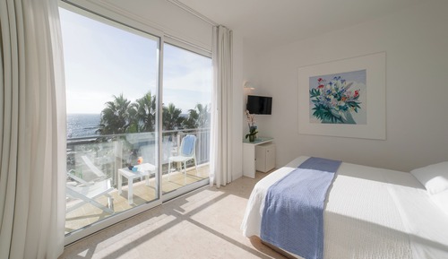 Habitación panorámica con 1 cama doble o 2 individuales, balcón, vistas al mar