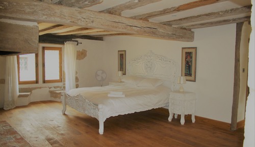 Habitación Deluxe doble, baño privado, vistas al patio (With SuperKing Bed)