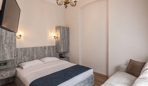 Estudio clásico, 1 cama de matrimonio con sofá cama