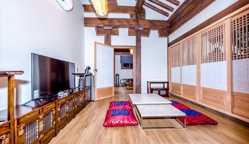 Gyotaejeon (Private Annex Building)