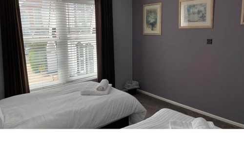 Casa familiar, baño privado (8 Minutes to seafront)