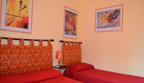 Habitación triple, varias camas