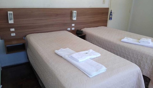 Habitación estándar con 1 cama doble o 2 individuales, 2 camas individuales