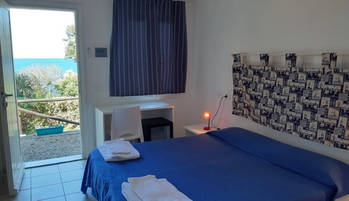Habitación triple, vistas al mar
