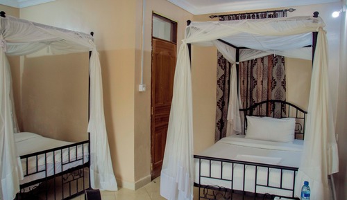 Habitación Business con 1 cama doble o 2 individuales, 2 camas dobles