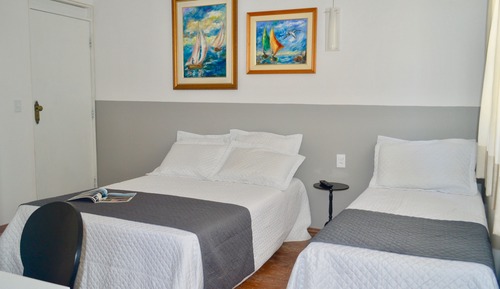 Habitación triple Premium, varias camas, vistas a la piscina