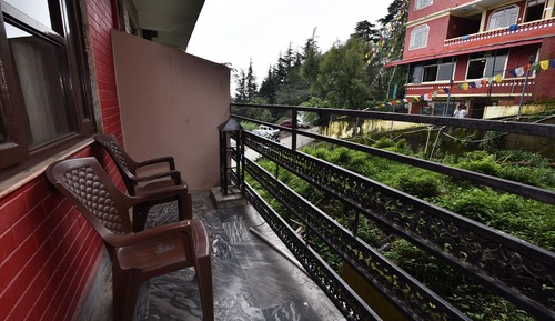 Standard room with Balcony (Limited View)