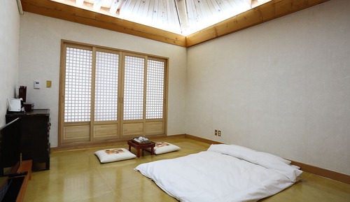 Habitación, cocina básica (Ondol, Free Nature Park)