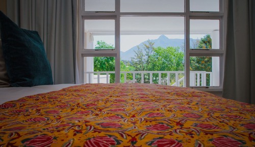 Habitación con 1 cama doble o 2 individuales, vistas a la montaña