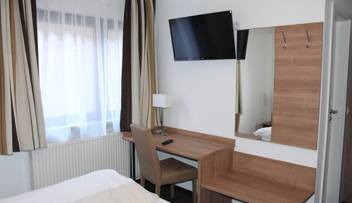 Habitación básica con 1 cama doble o 2 individuales