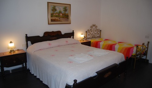 Habitación triple, baño privado (Porpora)
