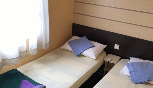 Dormitorio compartido básico, dormitorio mixto