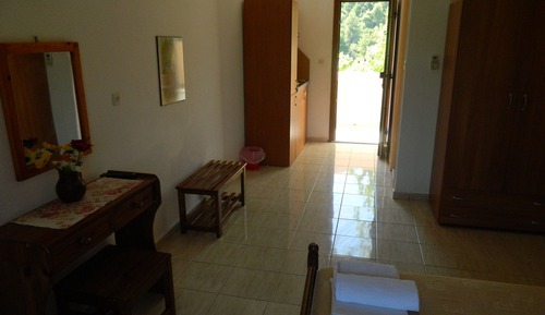 Estudio, vistas al jardín, planta baja