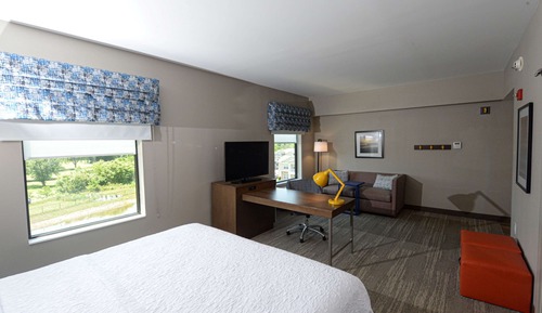 Estudio, 1 cama de matrimonio grande, frigorífico y microondas (Wet bar)