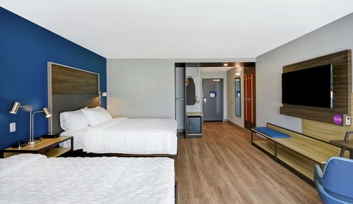 Habitación, 2 camas de matrimonio, accesible para personas con discapacidad (Hearing)