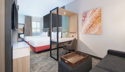 Suite, 1 cama de matrimonio grande, no fumadores (Mobility/Hearing Access, Roll-In Shwr)