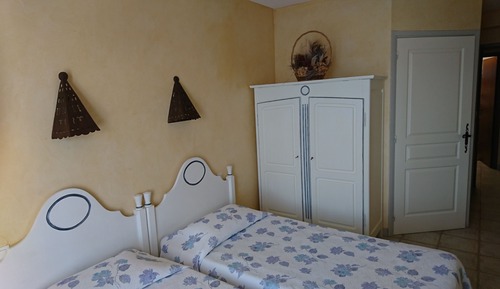 Habitación con 2 camas individuales, terraza