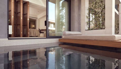 Suite superior, acceso a la piscina