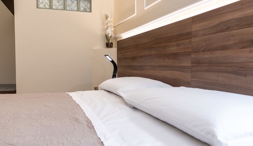 Habitación doble, 1 cama de matrimonio, vistas a la ciudad (Ida)