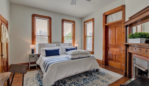 Habitación de diseño, 1 cama de matrimonio grande, vistas a la ciudad