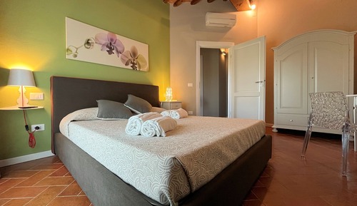 Apartamento ejecutivo, 2 habitaciones, patio, vistas a la colina