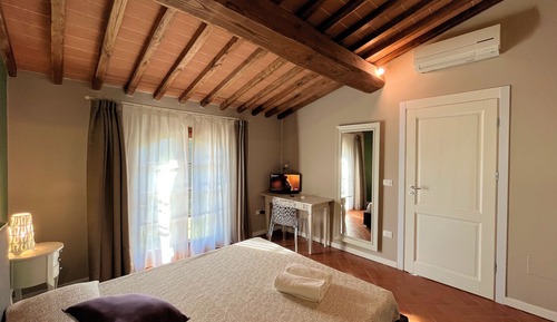 Apartamento Grand, 2 habitaciones, patio, vistas a la colina