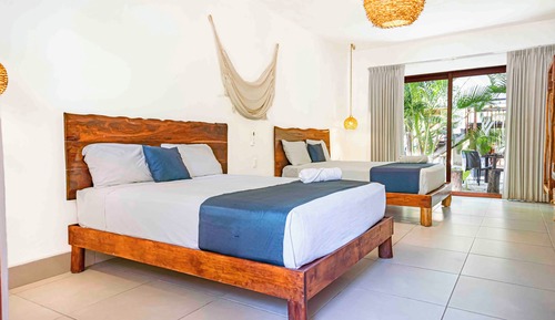 Habitación estándar, 2 camas dobles, balcón