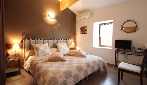 Habitación superior con 1 cama doble o 2 individuales (Combale)