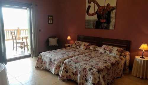 Habitación con 2 camas individuales, balcón, vistas al jardín (2)