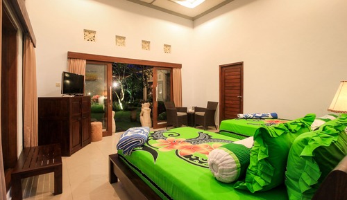 Family Suite with Bathtub