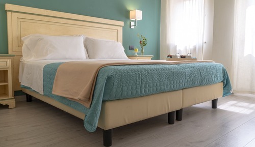 Habitación clásica doble, 1 cama de matrimonio grande, vistas a la ciudad