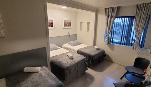 Habitación triple clásica, baño compartido