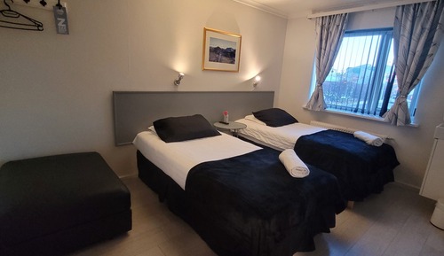 Habitación clásica con 1 cama doble o 2 individuales, baño compartido