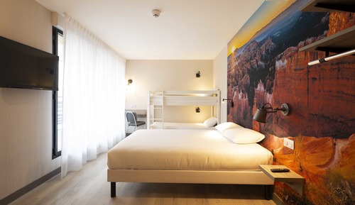 Habitación cuádruple, varias camas
