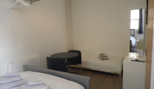 Habitación triple Deluxe, baño privado