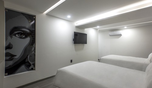 Habitación básica, 2 camas dobles, no fumadores