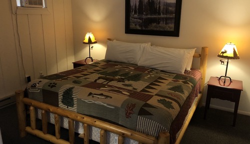 Suite, baño privado, vistas al lago (Rm 8A, 1st Floor, Non-ADA)