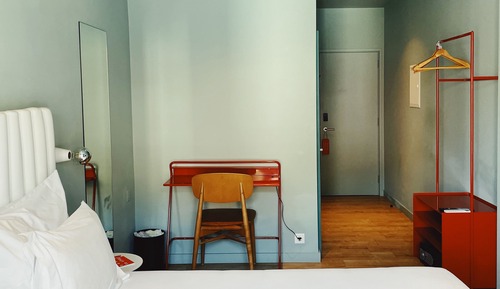 Habitación superior con 1 cama doble o 2 individuales, vistas a la ciudad