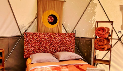 Tienda estándar, 1 cama doble con sofá cama (FUNKY)