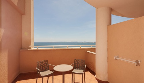 Habitación familiar, terraza, vistas al mar (2 Adults + 2 Children)