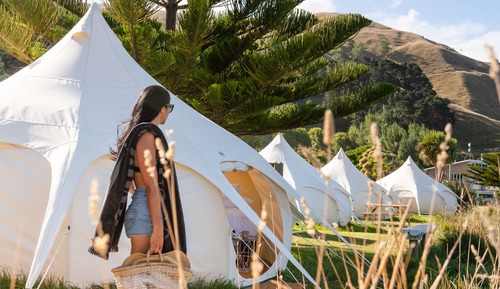 Tienda de diseño, 1 cama de matrimonio, baño compartido, vistas a la playa
